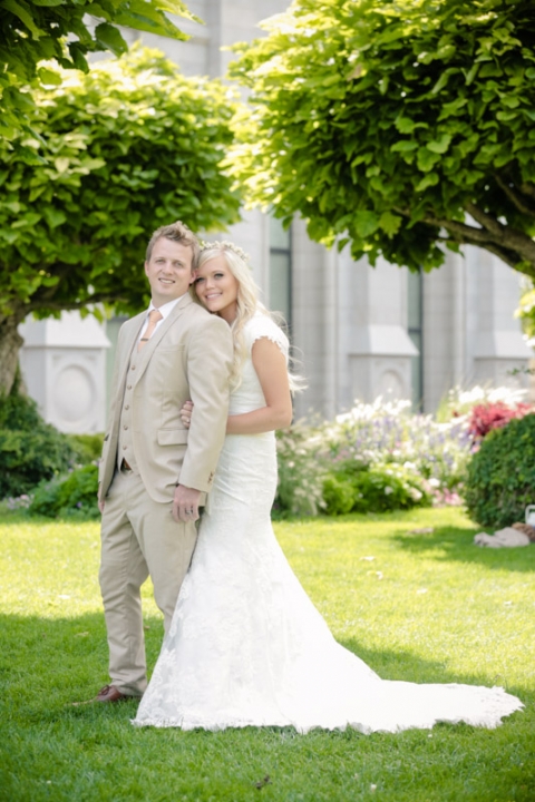 EK-Studios-Wedding-Photographer-SLC-Temple-backyard-wedding-big-long-table019-Blog(pp_w480_h720)