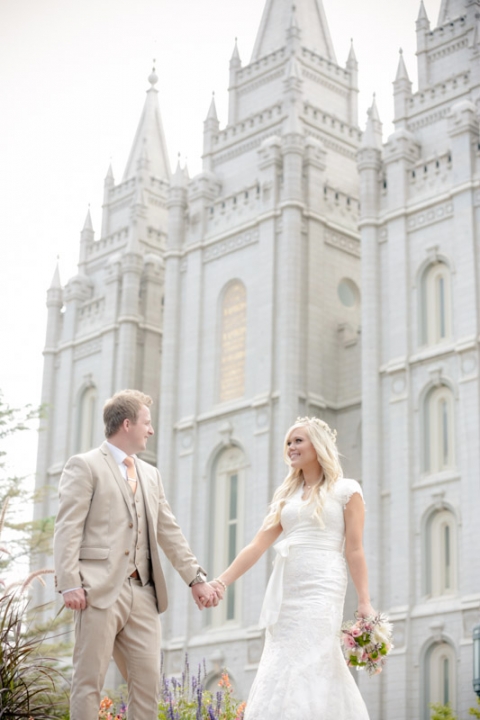 EK-Studios-Wedding-Photographer-SLC-Temple-backyard-wedding-big-long-table020-Blog(pp_w480_h720)