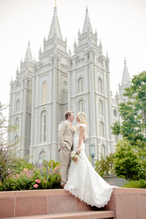 EK-Studios-Wedding-Photographer-SLC-Temple-backyard-wedding-big-long-table022-Blog(pp_w480_h720)