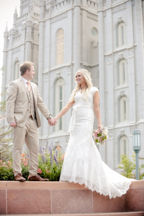 EK-Studios-Wedding-Photographer-SLC-Temple-backyard-wedding-big-long-table023-Blog(pp_w480_h720)