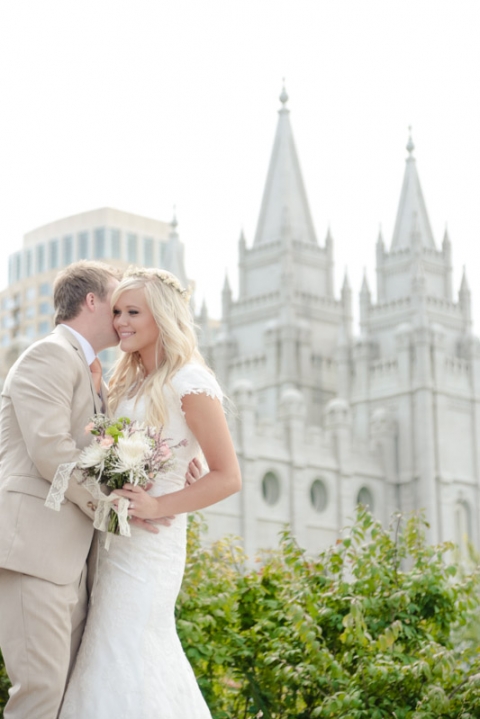 EK-Studios-Wedding-Photographer-SLC-Temple-backyard-wedding-big-long-table028-Blog(pp_w480_h719)