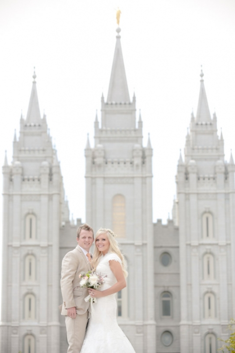 EK-Studios-Wedding-Photographer-SLC-Temple-backyard-wedding-big-long-table029-Blog(pp_w480_h719)