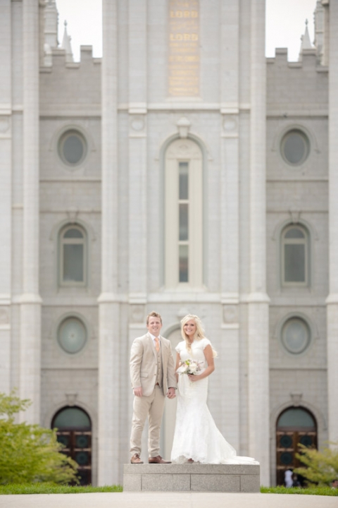 EK-Studios-Wedding-Photographer-SLC-Temple-backyard-wedding-big-long-table032-Blog(pp_w480_h720)