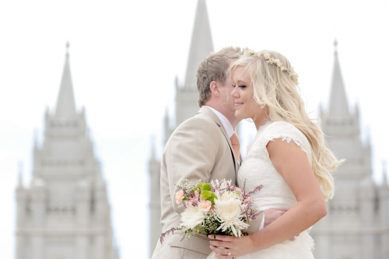 EK-Studios-Wedding-Photographer-SLC-Temple-backyard-wedding-big-long-table033-Blog(pp_w768_h511)