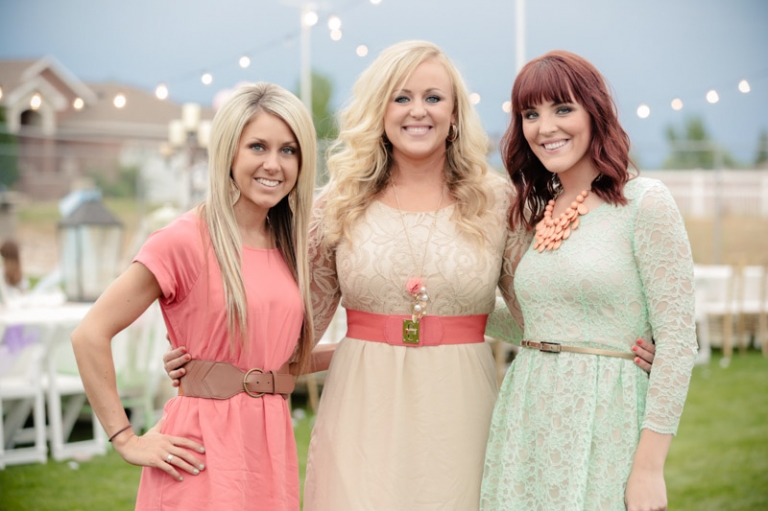 EK-Studios-Wedding-Photographer-SLC-Temple-backyard-wedding-big-long-table056-Blog(pp_w768_h511)