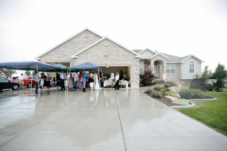 EK-Studios-Wedding-Photographer-SLC-Temple-backyard-wedding-big-long-table065-Blog(pp_w768_h511)