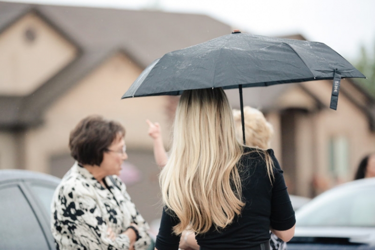 EK-Studios-Wedding-Photographer-SLC-Temple-backyard-wedding-big-long-table066-Blog(pp_w768_h511)