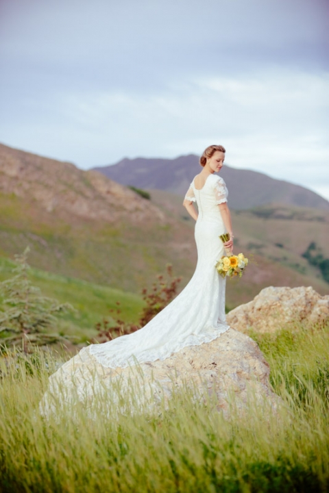 EK-Studios-Utah-Wedding-Photographers-Bridals-over-looking-the-city-SLC010-Blog(pp_w480_h720)