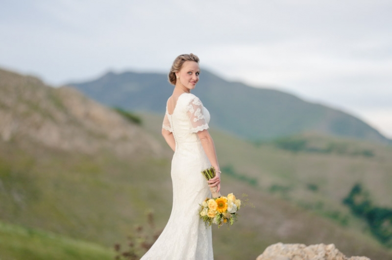 EK-Studios-Utah-Wedding-Photographers-Bridals-over-looking-the-city-SLC011-Blog(pp_w768_h511)