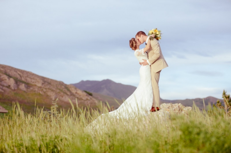 EK-Studios-Utah-Wedding-Photographers-Bridals-over-looking-the-city-SLC012-Blog(pp_w768_h511)