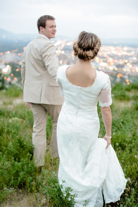 EK-Studios-Utah-Wedding-Photographers-Bridals-over-looking-the-city-SLC026-Blog(pp_w480_h720)