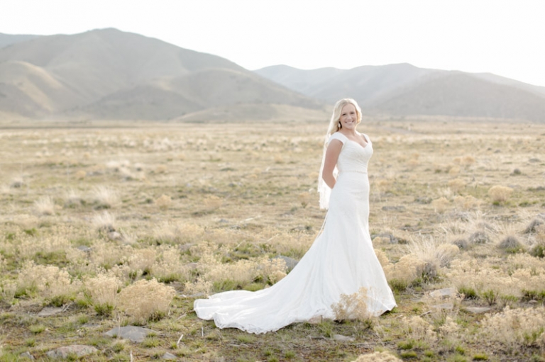 EK-Studios-Utah-Wedding-Photographers-Bridals-in-open-field002-Blog(pp_w768_h511)