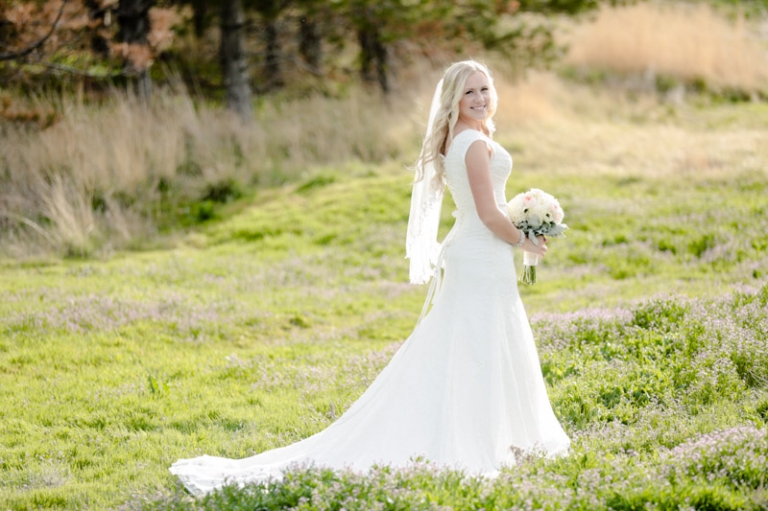 EK-Studios-Utah-Wedding-Photographers-Bridals-in-open-field018-Blog(pp_w768_h511)