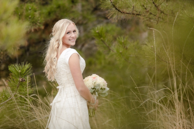 EK-Studios-Utah-Wedding-Photographers-Bridals-in-open-field021-Blog(pp_w768_h511)