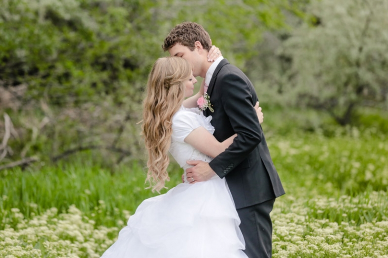 EK-Studios-Utah-Wedding-Photographers-Bridals-in-the-Spring026-Blog(pp_w768_h511)