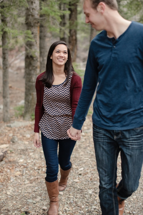 EK-Studios-Utah-Wedding-Photographers-Engagements-in-the-Mountains005-Blog(pp_w480_h720)
