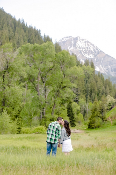 EK-Studios-Utah-Wedding-Photographers-Engagements-in-the-mountains004-Blog(pp_w480_h720)