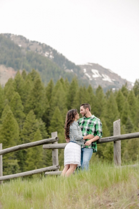 EK-Studios-Utah-Wedding-Photographers-Engagements-in-the-mountains013-Blog(pp_w480_h720)