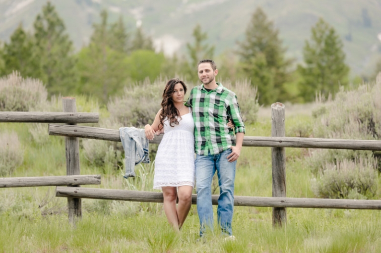 EK-Studios-Utah-Wedding-Photographers-Engagements-in-the-mountains014-Blog(pp_w768_h511)