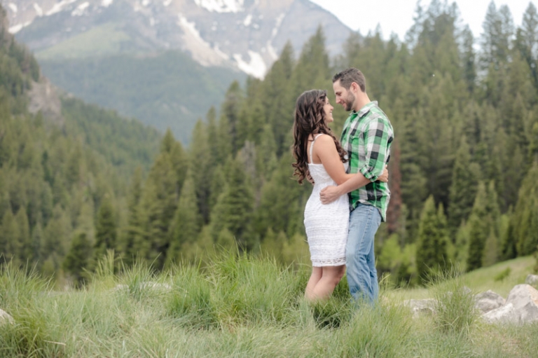 EK-Studios-Utah-Wedding-Photographers-Engagements-in-the-mountains015-Blog(pp_w768_h511)