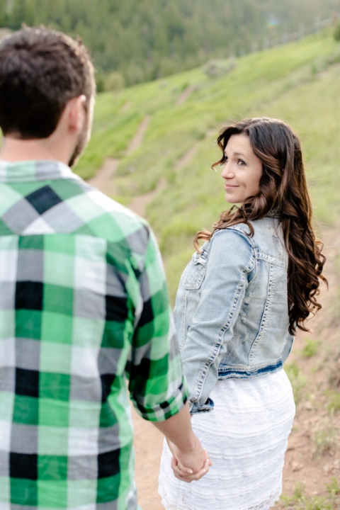 EK-Studios-Utah-Wedding-Photographers-Engagements-in-the-mountains017-Blog(pp_w480_h720)