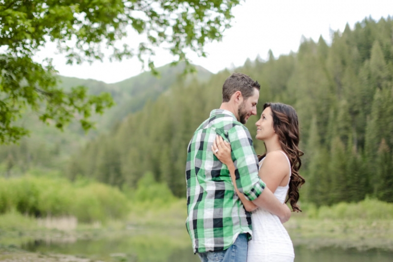 EK-Studios-Utah-Wedding-Photographers-Engagements-in-the-mountains019-Blog(pp_w768_h511)