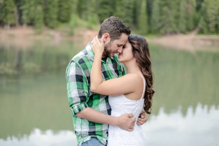 EK-Studios-Utah-Wedding-Photographers-Engagements-in-the-mountains023-Blog(pp_w768_h511)