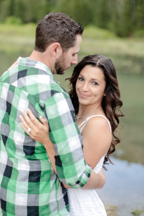 EK-Studios-Utah-Wedding-Photographers-Engagements-in-the-mountains024-Blog(pp_w480_h720)