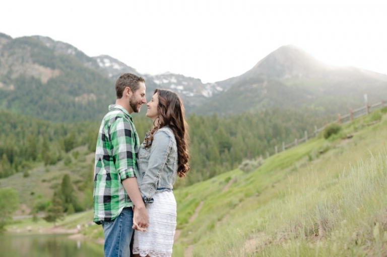 EK-Studios-Utah-Wedding-Photographers-Engagements-in-the-mountains026-Blog(pp_w768_h511)