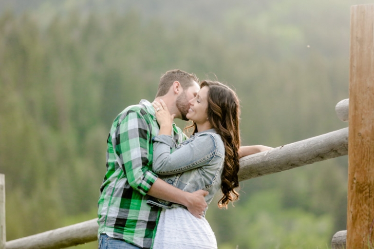 EK-Studios-Utah-Wedding-Photographers-Engagements-in-the-mountains031-Blog(pp_w768_h511)