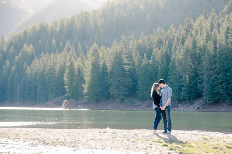 EK-Studios-Utah-Wedding-Photographers-Engagements-in-the-mountians016-Blog(pp_w768_h511)