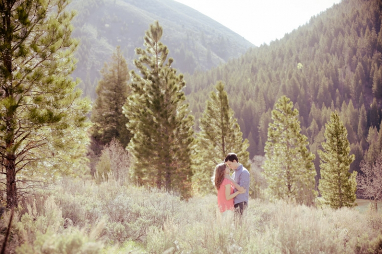 EK-Studios-Utah-Wedding-Photographers-Engagements-in-the-mountians017-Blog(pp_w768_h511)