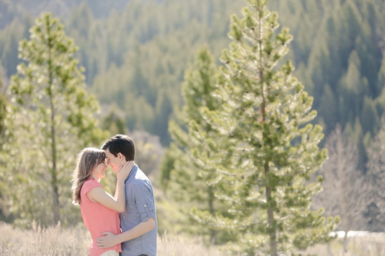 EK-Studios-Utah-Wedding-Photographers-Engagements-in-the-mountians020-Blog(pp_w768_h511)
