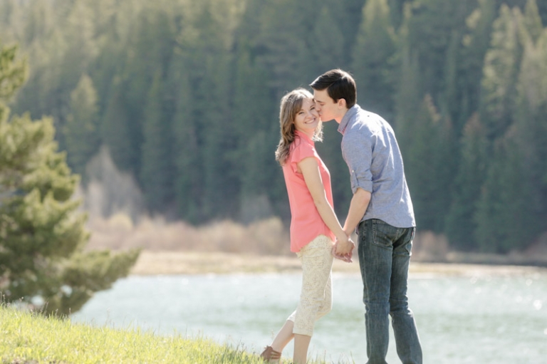 EK-Studios-Utah-Wedding-Photographers-Engagements-in-the-mountians022-Blog(pp_w768_h511)