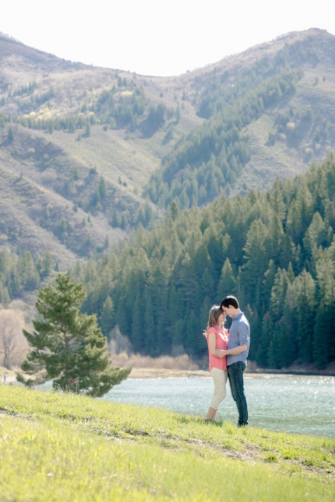 EK-Studios-Utah-Wedding-Photographers-Engagements-in-the-mountians023-Blog(pp_w480_h720)