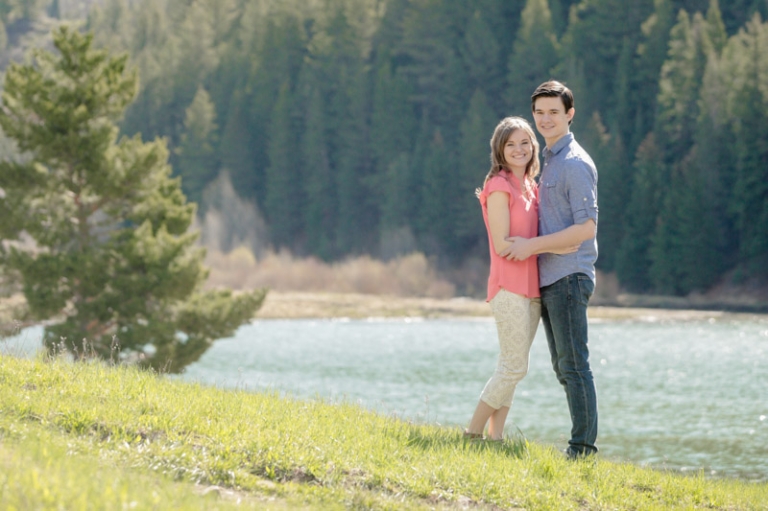 EK-Studios-Utah-Wedding-Photographers-Engagements-in-the-mountians024-Blog(pp_w768_h511)