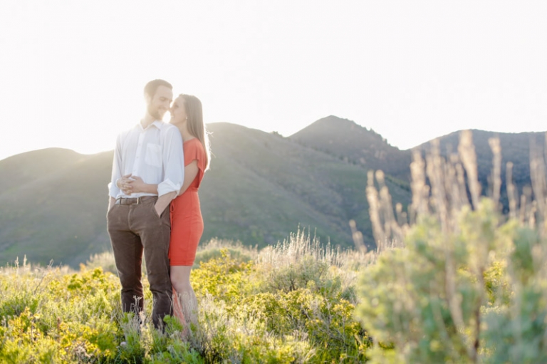 EK-Studios-Utah-Wedding-Photographers-Romantic-Engagements-in-the-canyon013-Blog(pp_w768_h511)