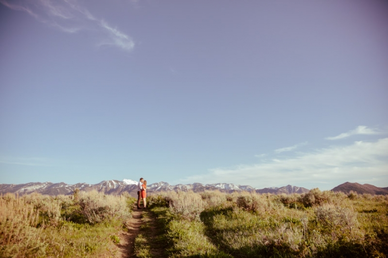 EK-Studios-Utah-Wedding-Photographers-Romantic-Engagements-in-the-canyon018-Blog(pp_w768_h511)