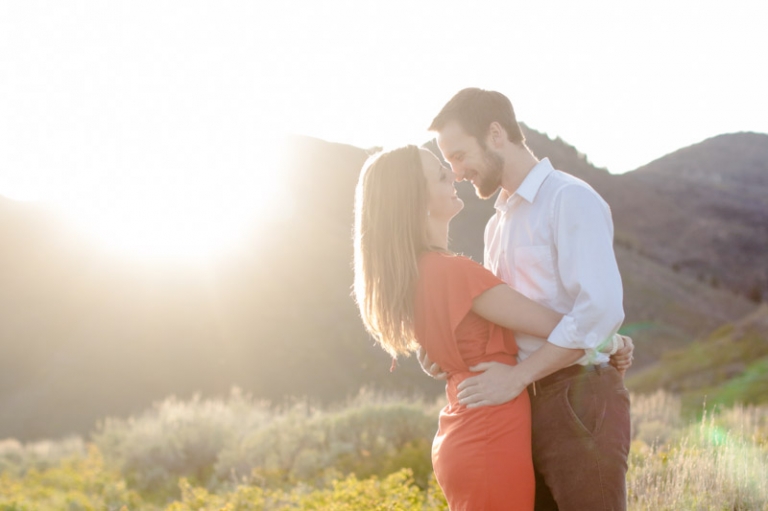 EK-Studios-Utah-Wedding-Photographers-Romantic-Engagements-in-the-canyon020-Blog(pp_w768_h511)
