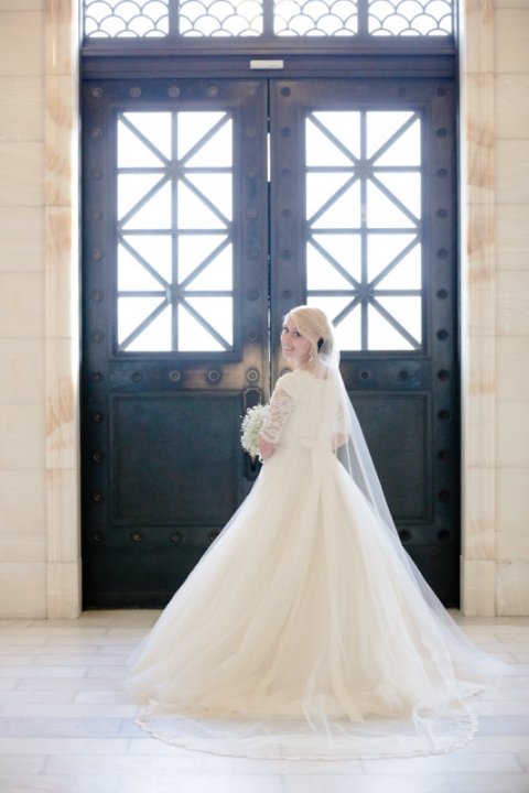 EK-Studios-Utah-Wedding-Photographers-SLC-Capitol-Building-Bridals018-Blog(pp_w480_h720)