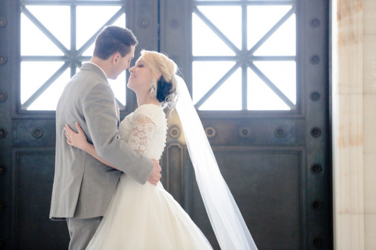 EK-Studios-Utah-Wedding-Photographers-SLC-Capitol-Building-Bridals019-Blog(pp_w768_h511)
