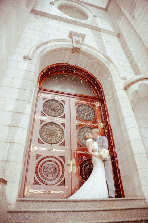 EK-Studios-Utah-Wedding-Photographers-SLC-temple-Snowy-wedding-Le-Jardin-Reception015-Blog(pp_w480_h720)