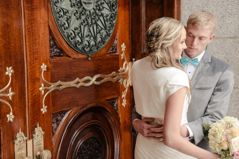 EK-Studios-Utah-Wedding-Photographers-SLC-temple-Snowy-wedding-Le-Jardin-Reception018-Blog(pp_w768_h511)