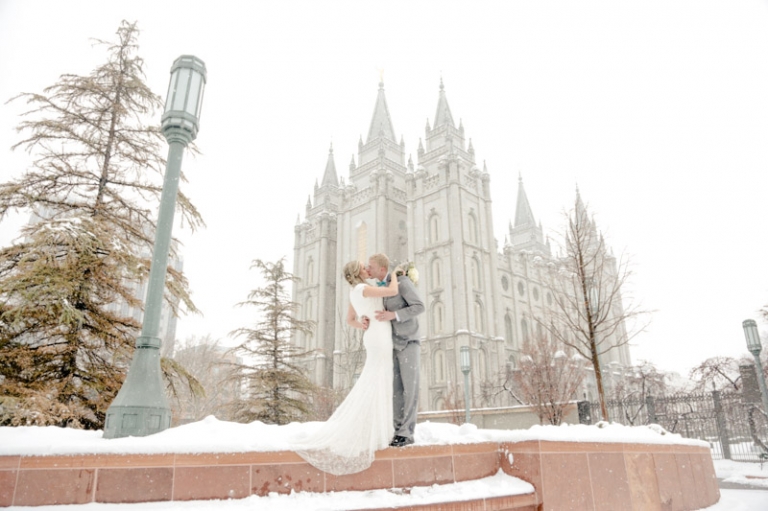 EK-Studios-Utah-Wedding-Photographers-SLC-temple-Snowy-wedding-Le-Jardin-Reception021-Blog(pp_w768_h511)