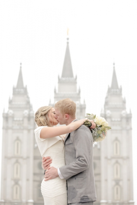 EK-Studios-Utah-Wedding-Photographers-SLC-temple-Snowy-wedding-Le-Jardin-Reception025-Blog(pp_w480_h720)