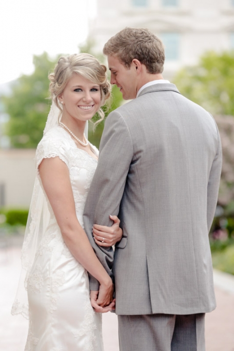 EK-Studios-Utah-Wedding-Photographers-SLC-temple-wedding014-Blog1(pp_w480_h720)