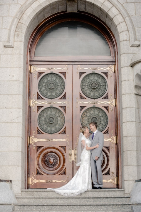 EK-Studios-Utah-Wedding-Photographers-SLC-temple-wedding019-Blog1(pp_w480_h720)