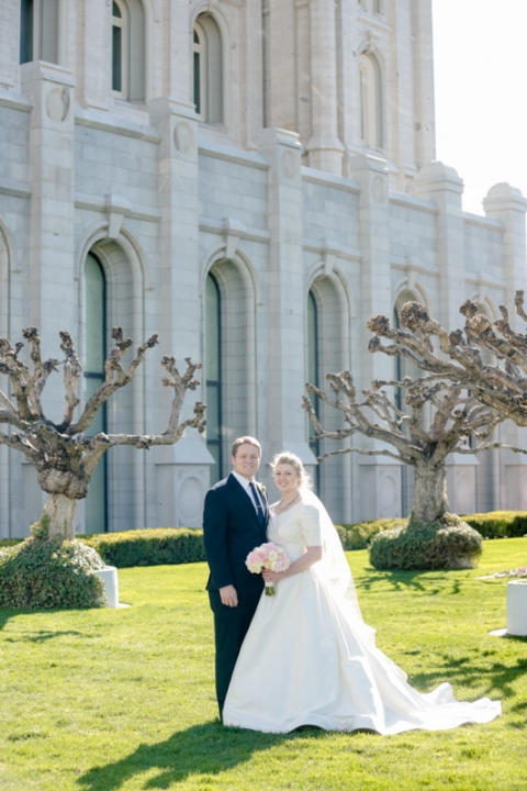 EK-Studios-Utah-Wedding-Photographers-Salt-Lake-Temple-wedding-Cactus-Tropicals-reception017-Blog(pp_w480_h720)