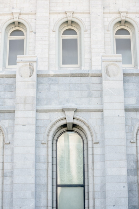 EK-Studios-Utah-Wedding-Photographers-Salt-lake-temple-wedding-quarter-length-sleve-dress001-Blog(pp_w480_h720)