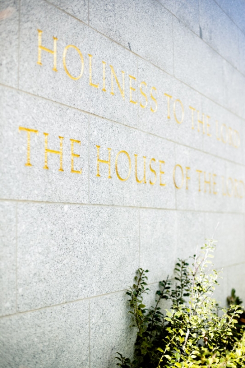 EK-Studios-Utah-Wedding-Photographers-Salt-lake-temple-wedding-quarter-length-sleve-dress002-Blog(pp_w480_h720)